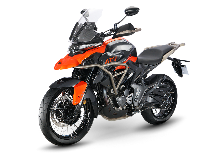 Zontes motos en Uruguay - 350T naranja y negra en vista frontal izquierda, con parabrisas alto, carenado frontal y defensas laterales.