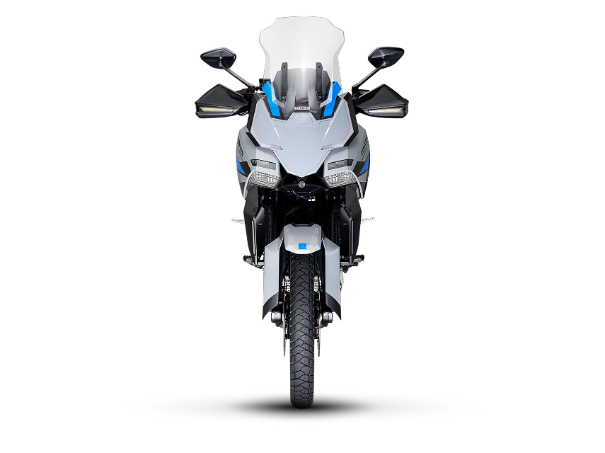 Zontes motos en Uruguay - Moto Zontes 703F frontal con diseño simétrico y detalles azules en la parte superior. Zontes motos en Uruguay - Zontes 703F de frente con parabrisas alto, espejos laterales, handguards y ópticas delanteras.