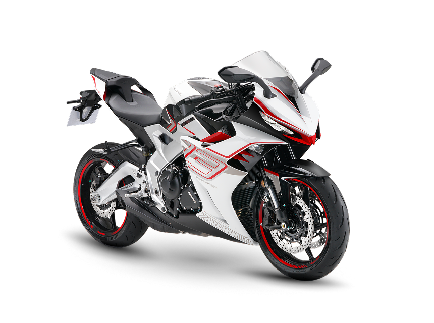 Zontes motos en Uruguay - Zontes 703RR con una figura compacta, lineas tensas y un conjunto frontal de fuerte personalidad. Zontes motos en Uruguay - Zontes 703RR blanca, negra y roja con frente afilado, carenado profundo y una postura deportiva bien marcada.