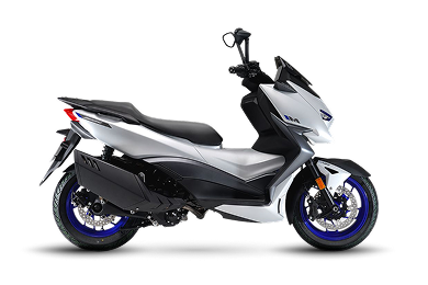Zontes motos en Uruguay - Scooter Zontes 368M blanco con llantas azules, perfil lateral completo y parte baja en negro.