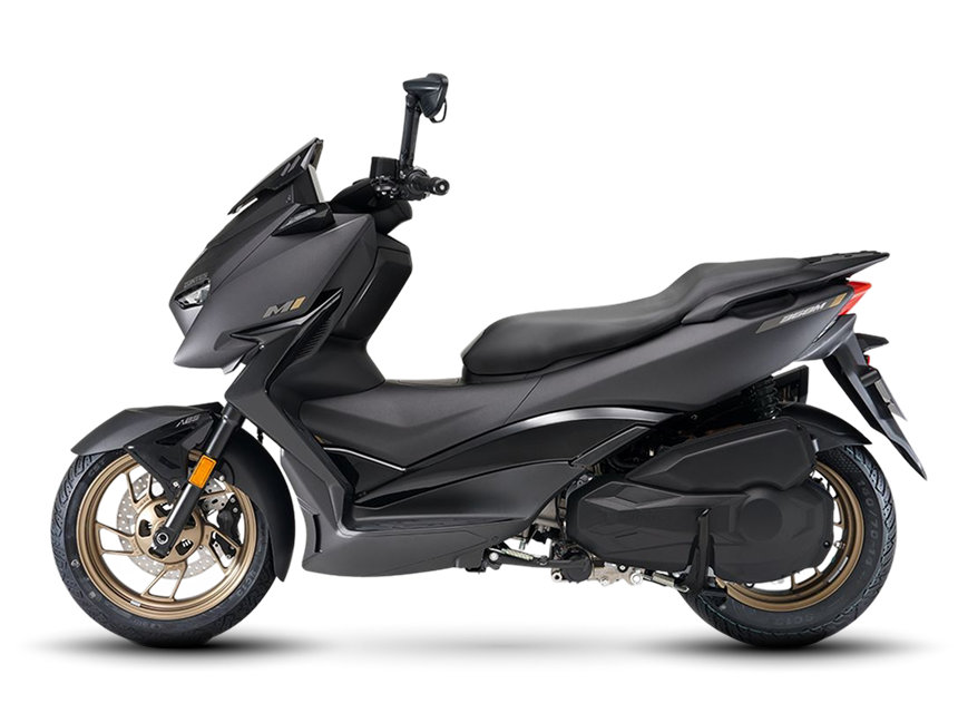 Zontes motos en Uruguay - Scooter 368M negro con perfil completo, piso central despejado y conjunto mecanico integrado. Zontes motos en Uruguay - Zontes 368M negro mostrando el lateral opuesto con asiento corrido, parte baja negra y llantas color bronce.