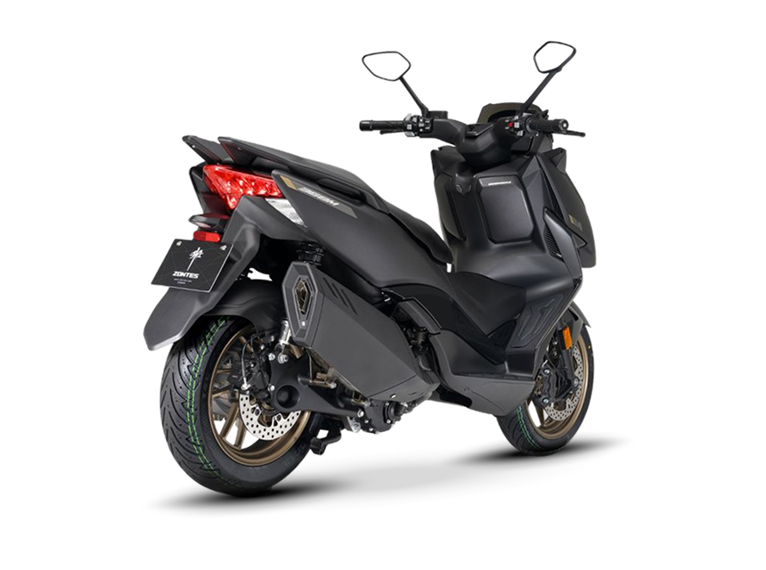 Zontes motos en Uruguay - Scooter 368M negro en vista diagonal trasera con escape lateral y paneles oscuros bien integrados. Zontes motos en Uruguay - Zontes 368M negro con parte trasera lateral opuesta, luz roja encendida y llanta posterior color bronce.